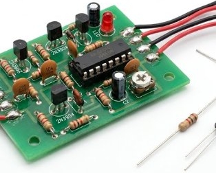 ハンダ付け済みの電子工作キット